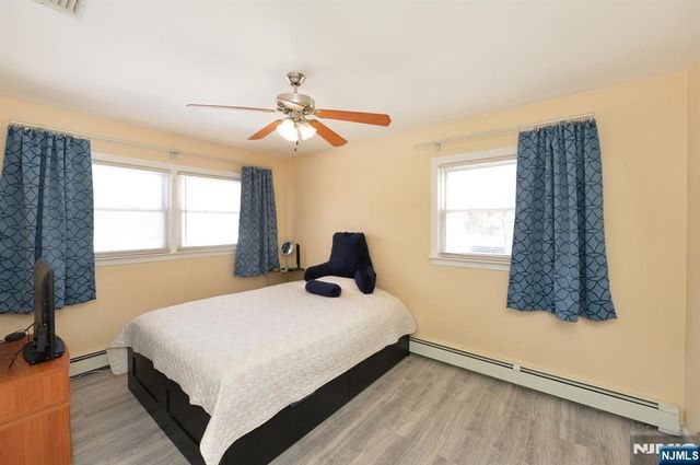 454 E Ridgewood Avenue, Paramus, NJ 07652