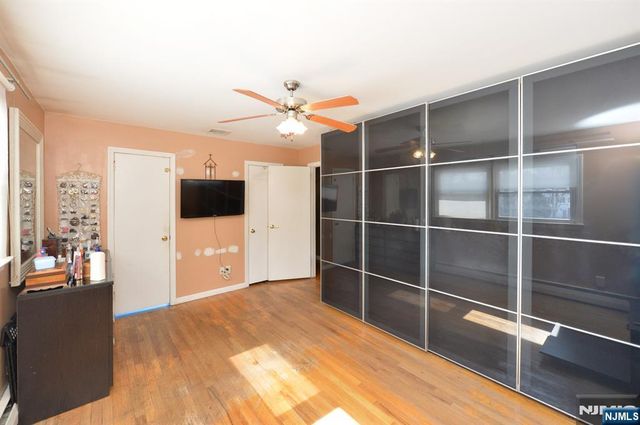 454 E Ridgewood Avenue, Paramus, NJ 07652