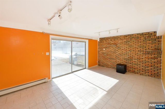 454 E Ridgewood Avenue, Paramus, NJ 07652