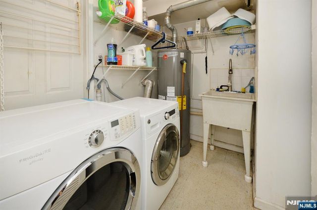 454 E Ridgewood Avenue, Paramus, NJ 07652