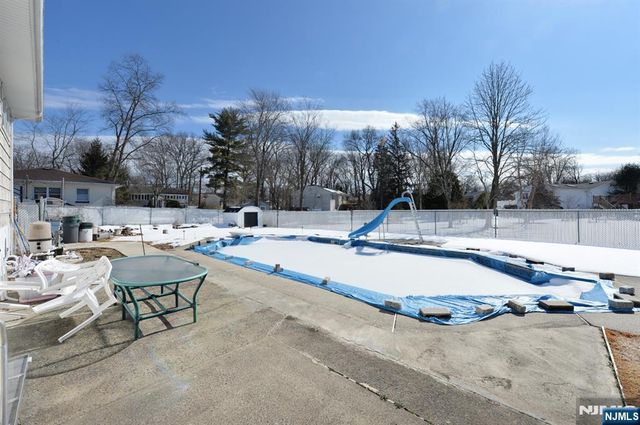 454 E Ridgewood Avenue, Paramus, NJ 07652