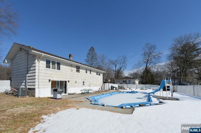 454 E Ridgewood Avenue, Paramus, NJ 07652