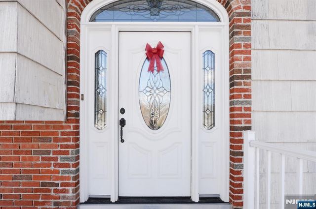 454 E Ridgewood Avenue, Paramus, NJ 07652