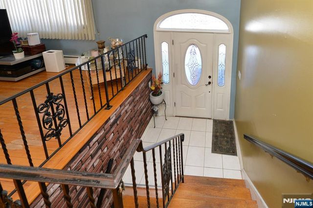 454 E Ridgewood Avenue, Paramus, NJ 07652