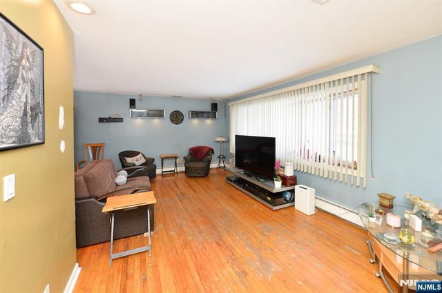 454 E Ridgewood Avenue, Paramus, NJ 07652