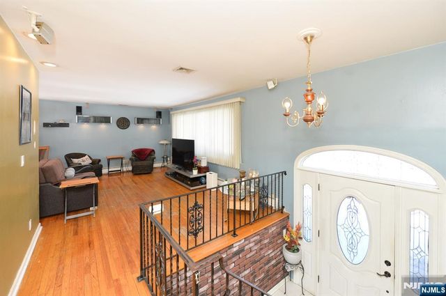 454 E Ridgewood Avenue, Paramus, NJ 07652