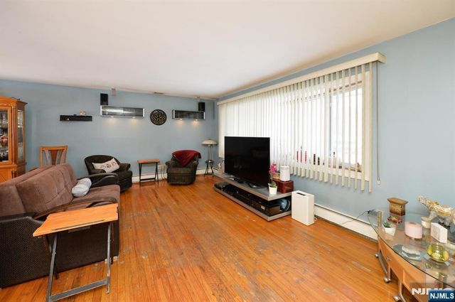 454 E Ridgewood Avenue, Paramus, NJ 07652