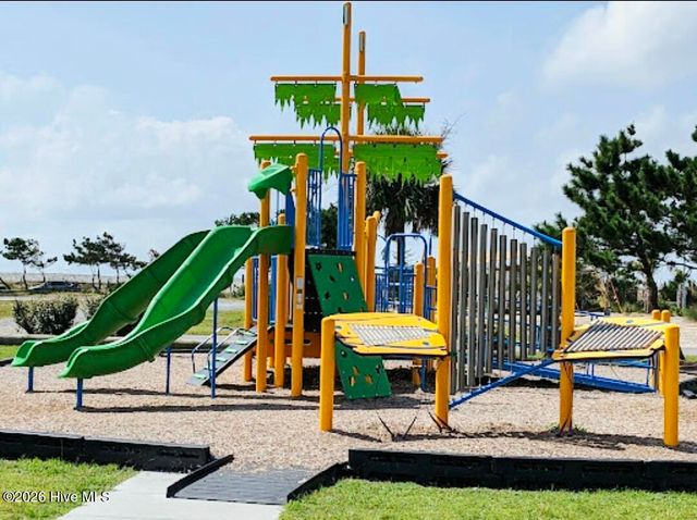 108 NE 36th Street, Oak Island, NC 28465