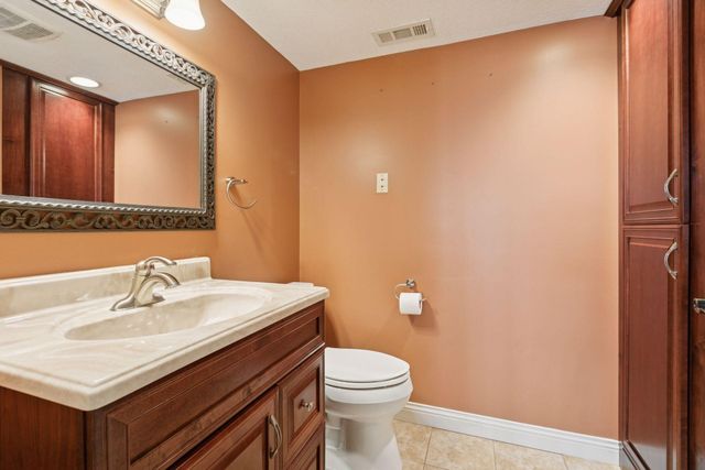 4905 Narcissus Lane N, Plymouth, MN 55446