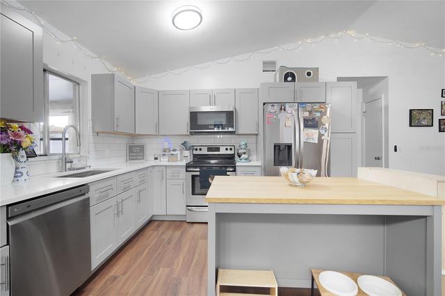 2324 WOODLEAF COURT, Orlando, FL 32837