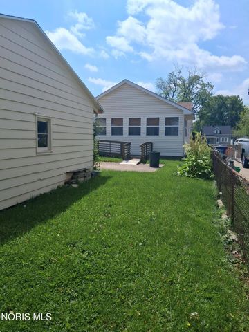 1906 Newport Avenue, Toledo, OH 43613