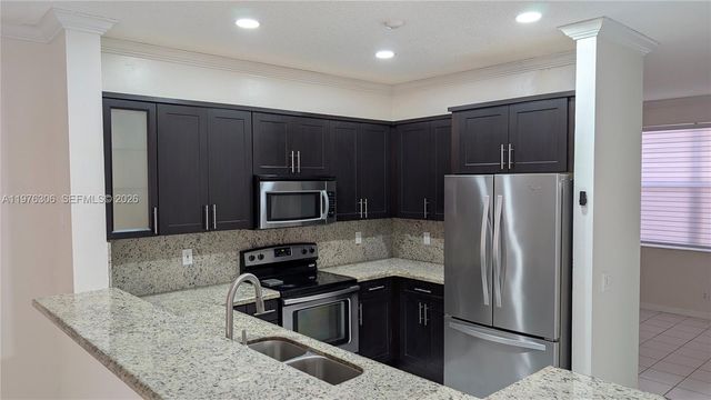 644 Sand Creek Cir, Weston, FL 33327