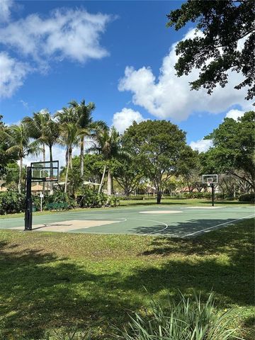 644 Sand Creek Cir, Weston, FL 33327