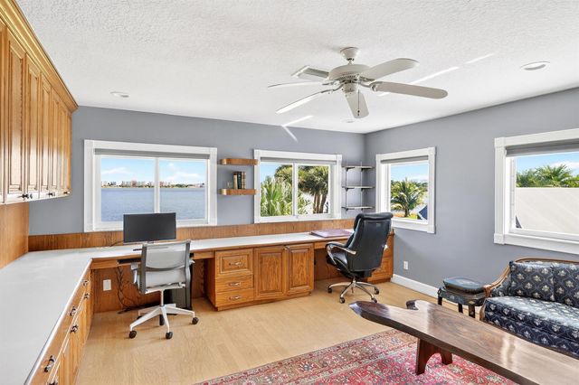 6 Cloister Circle, West Palm Beach, FL 33401