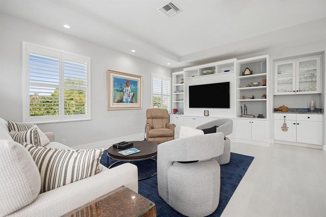 6 Cloister Circle, West Palm Beach, FL 33401