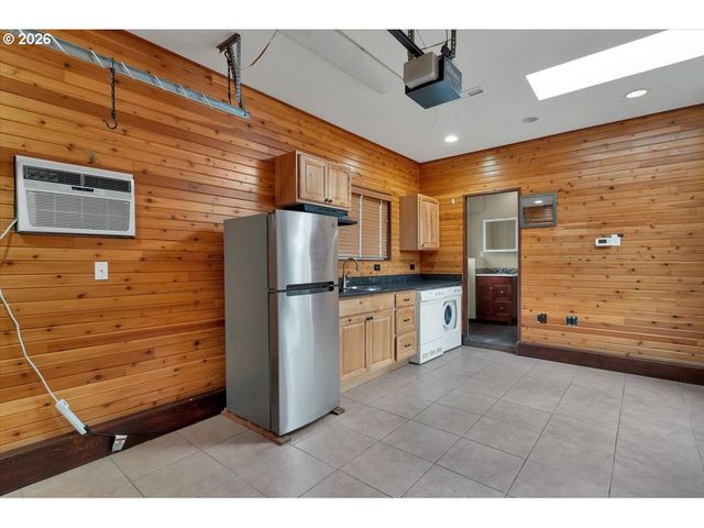 3330 Sw 87TH Ave, Portland, OR 97225