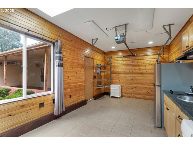 3330 Sw 87TH Ave, Portland, OR 97225