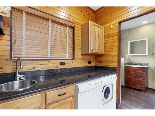 3330 Sw 87TH Ave, Portland, OR 97225