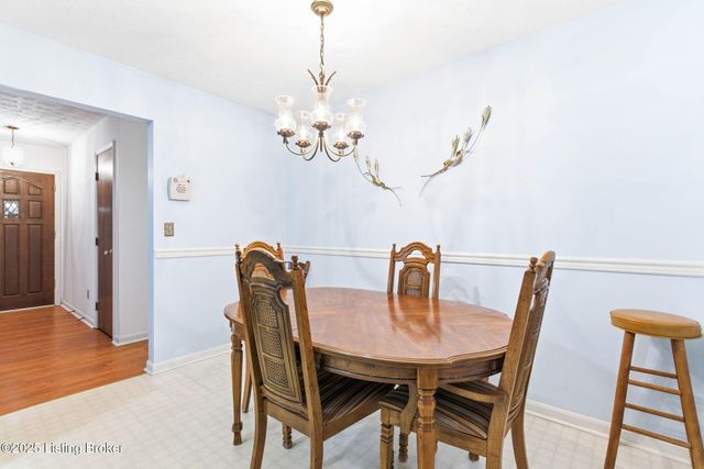 7106 McKenna Ct, Louisville, KY 40291