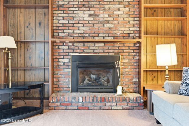 7106 McKenna Ct, Louisville, KY 40291