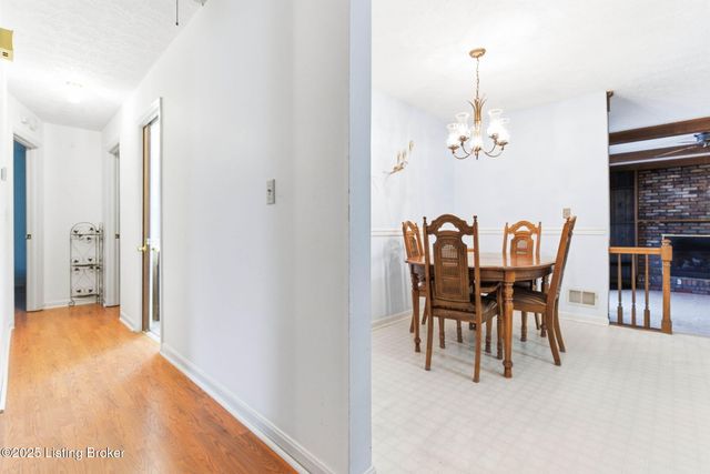 7106 McKenna Ct, Louisville, KY 40291