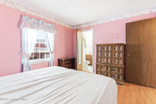 7106 McKenna Ct, Louisville, KY 40291