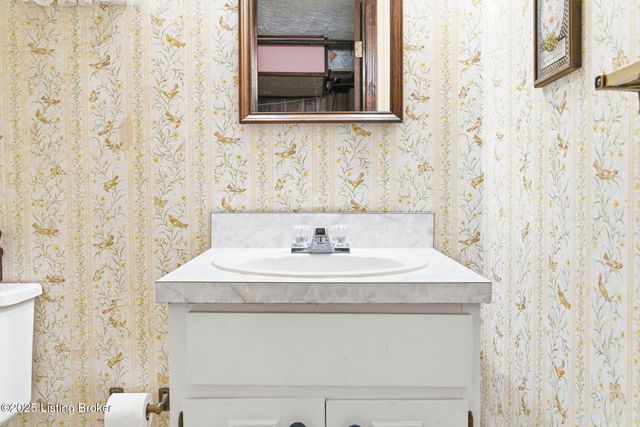 7106 McKenna Ct, Louisville, KY 40291