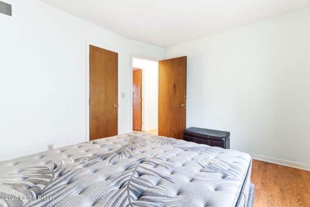 7106 McKenna Ct, Louisville, KY 40291