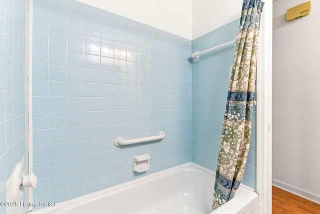 7106 McKenna Ct, Louisville, KY 40291