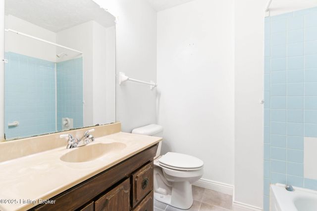 7106 McKenna Ct, Louisville, KY 40291