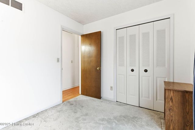 7106 McKenna Ct, Louisville, KY 40291