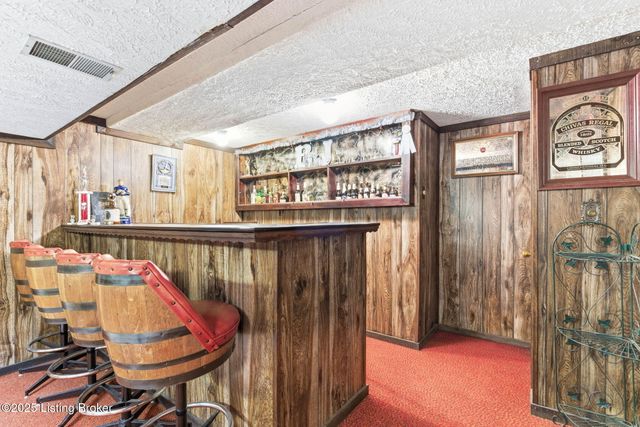 7106 McKenna Ct, Louisville, KY 40291