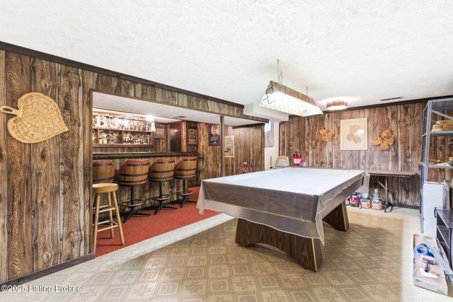 7106 McKenna Ct, Louisville, KY 40291