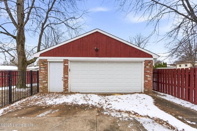 7106 McKenna Ct, Louisville, KY 40291