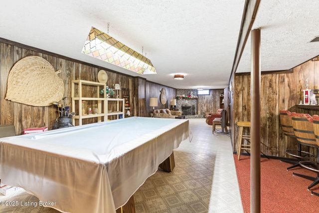 7106 McKenna Ct, Louisville, KY 40291