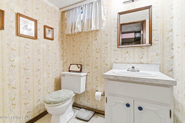 7106 McKenna Ct, Louisville, KY 40291