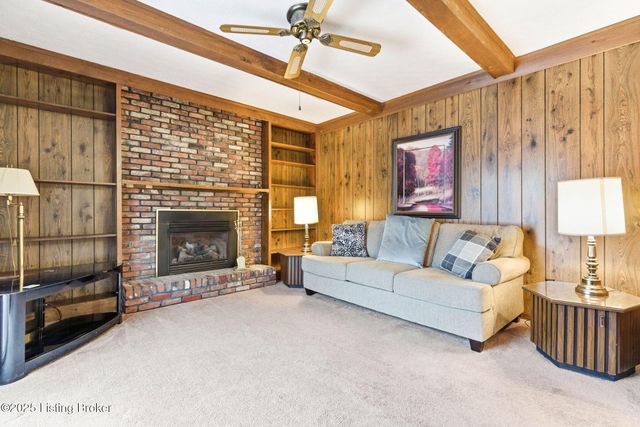 7106 McKenna Ct, Louisville, KY 40291