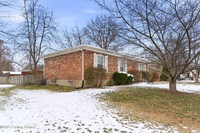 7106 McKenna Ct, Louisville, KY 40291