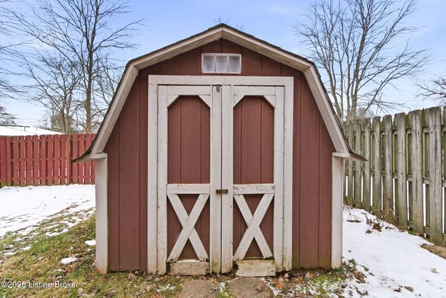 7106 McKenna Ct, Louisville, KY 40291