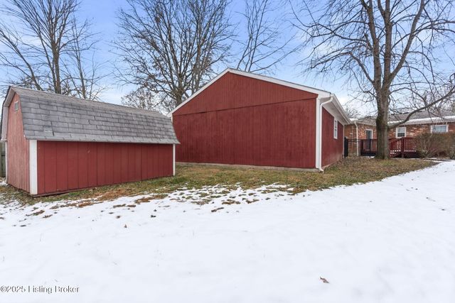 7106 McKenna Ct, Louisville, KY 40291