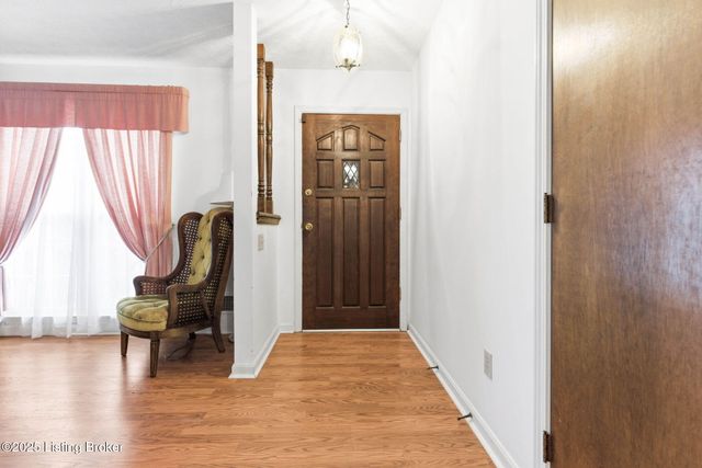 7106 McKenna Ct, Louisville, KY 40291