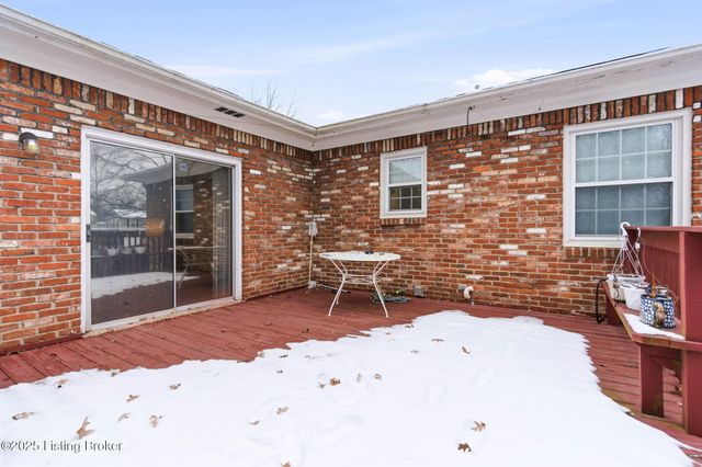 7106 McKenna Ct, Louisville, KY 40291