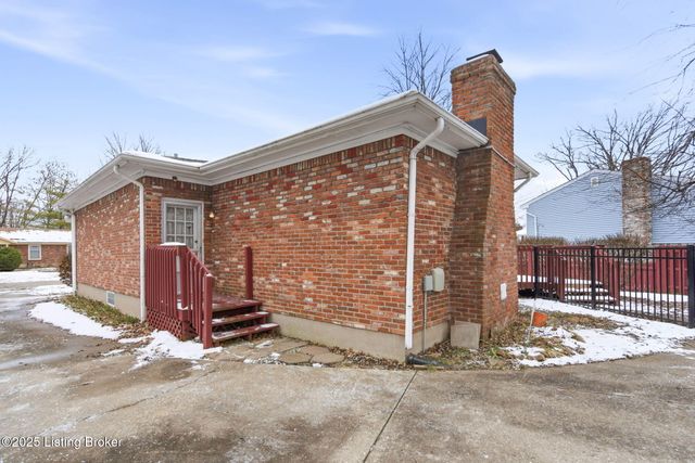 7106 McKenna Ct, Louisville, KY 40291