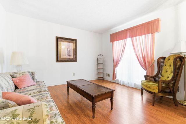 7106 McKenna Ct, Louisville, KY 40291