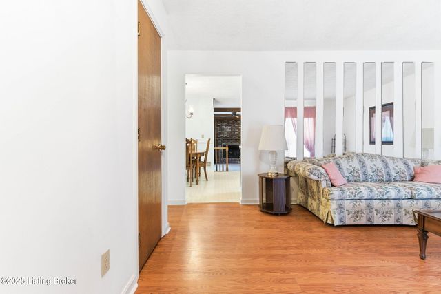 7106 McKenna Ct, Louisville, KY 40291