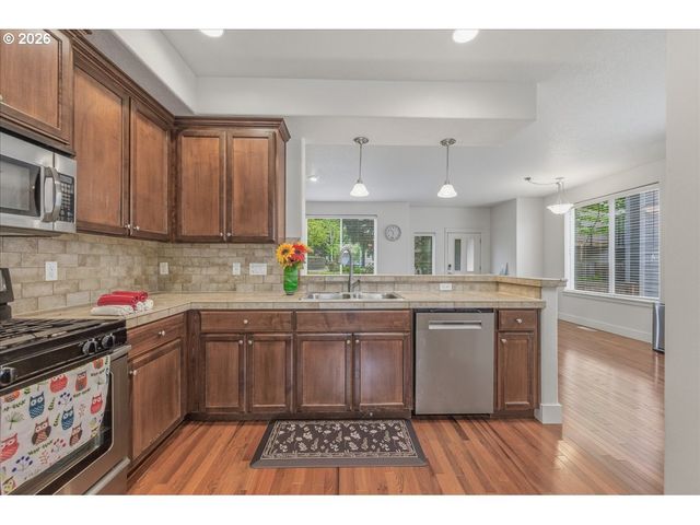 10565 Ne AVERY Way, Hillsboro, OR 97006