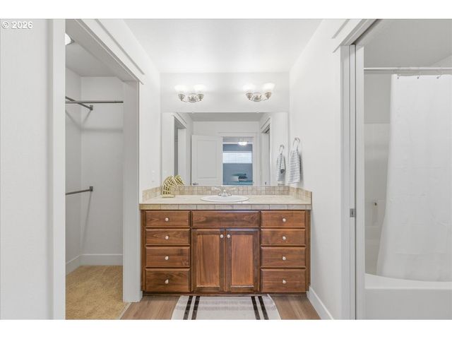 10565 Ne AVERY Way, Hillsboro, OR 97006