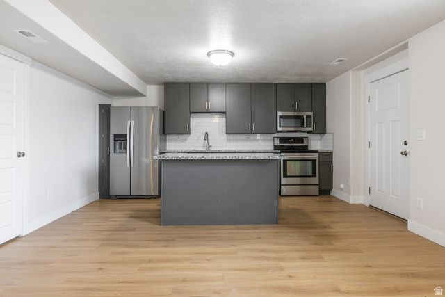 2543 W 3100 N, Farr West, UT 84404