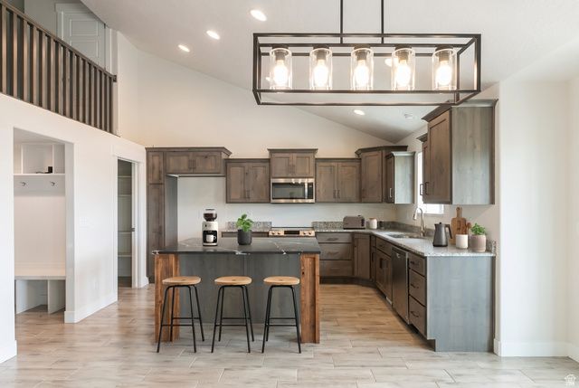 2543 W 3100 N, Farr West, UT 84404
