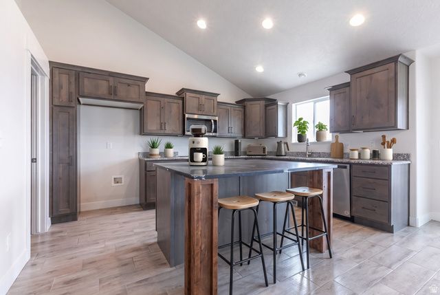 2543 W 3100 N, Farr West, UT 84404